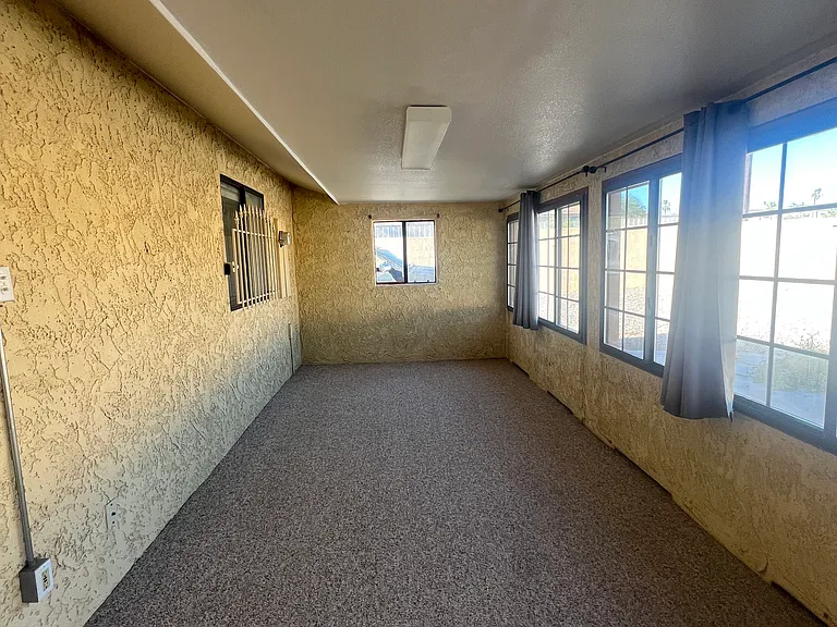 112 Smoketree Ave S — Photo 16