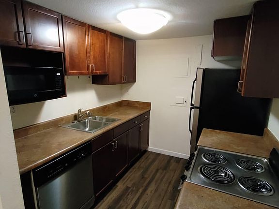 3rd image of 1950 N Trenton St #137