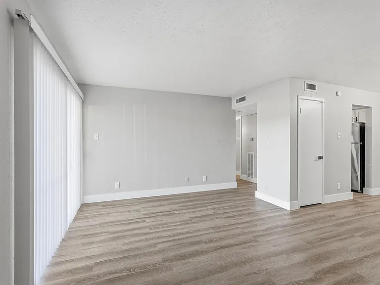 South Crest Apartments — Photo 102