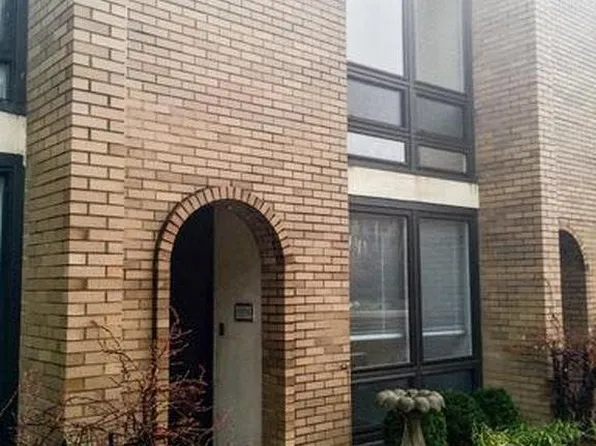 1626 Chimney House Rd, Reston, VA 20190
