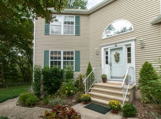 17 Warren Dr UNIT 17, Seymour, CT 06483