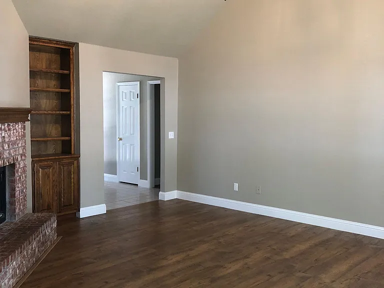 2305 SW Wolf Run Dr — Photo 3
