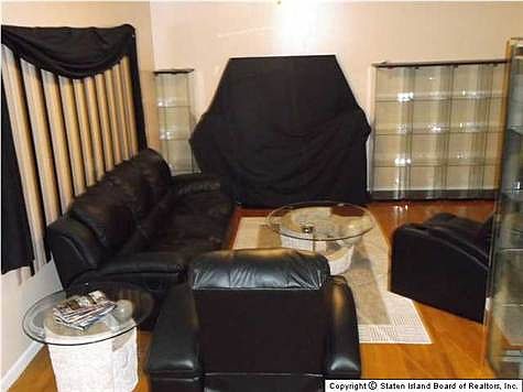 4th image of 282 Wingham St