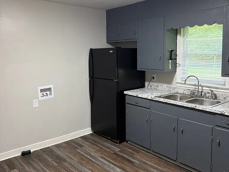 53 Cloverdale St — Photo 3