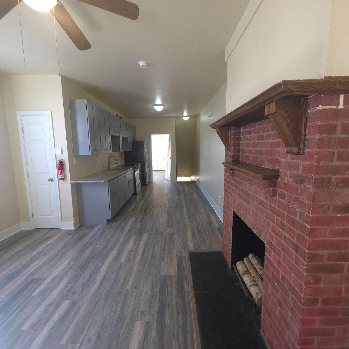 2 bed, 1.5 bath, 1430 sqft, $1,900 — Photo 4