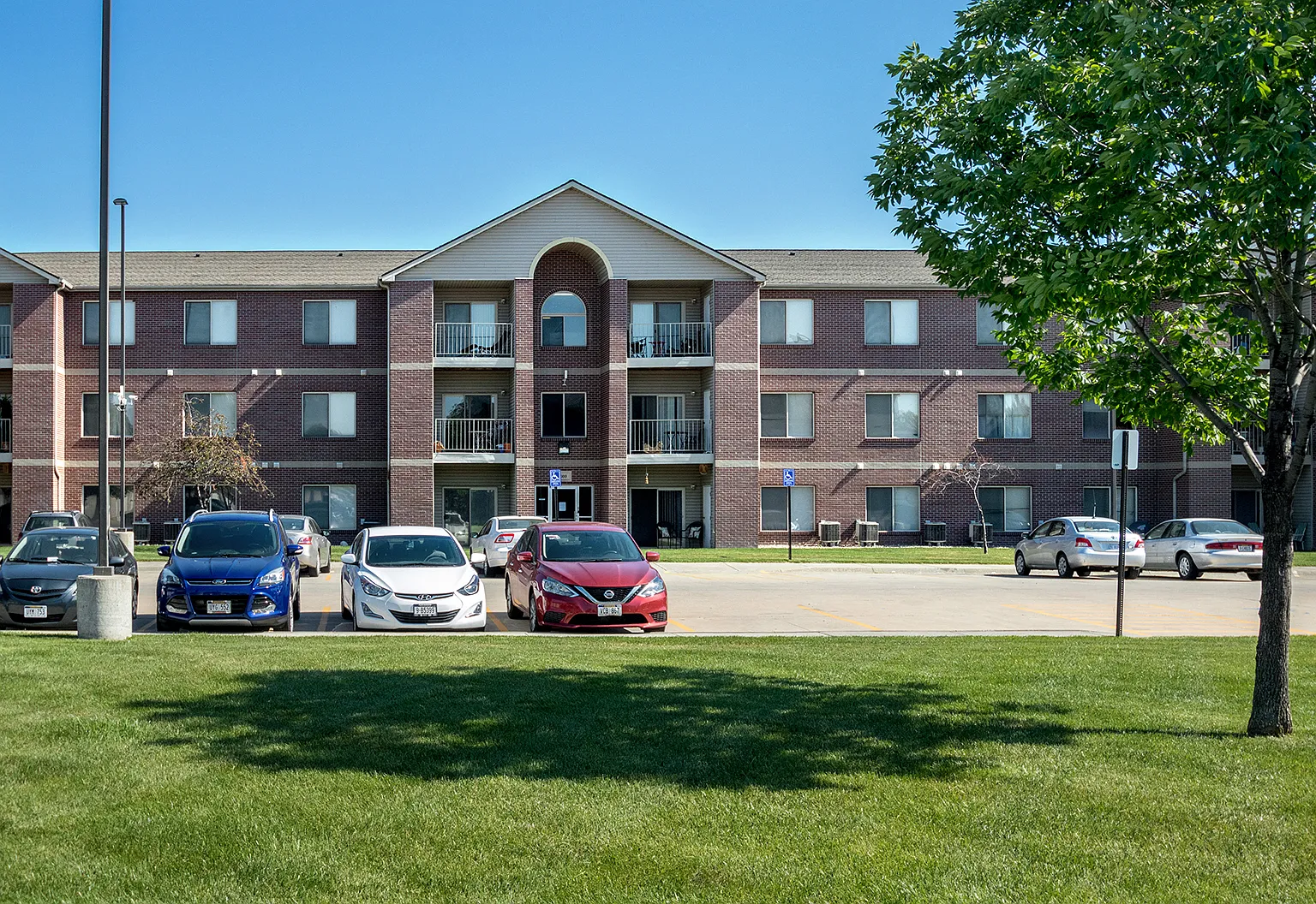 Marshall Apartments — Photo 1