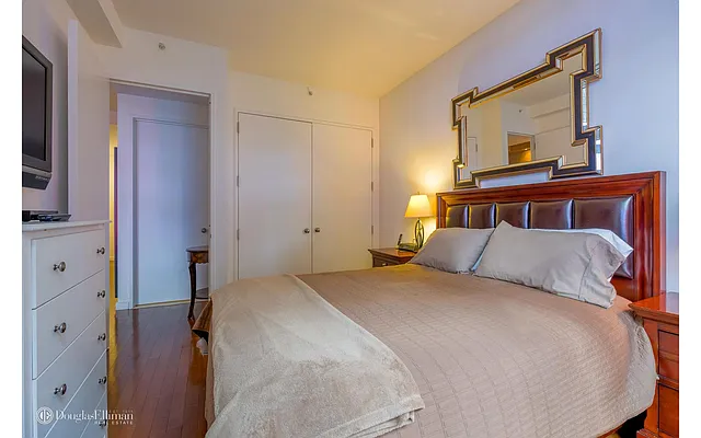 Rented by Douglas Elliman | media 7