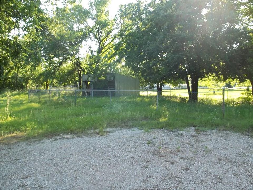 2nd image of 411 Hitt St