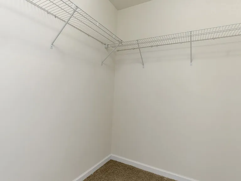1672 Stonewater Dr — Photo 15