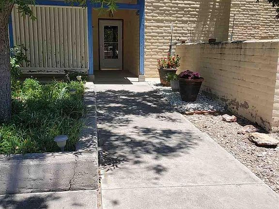 4th image of 410 W 8th Ave