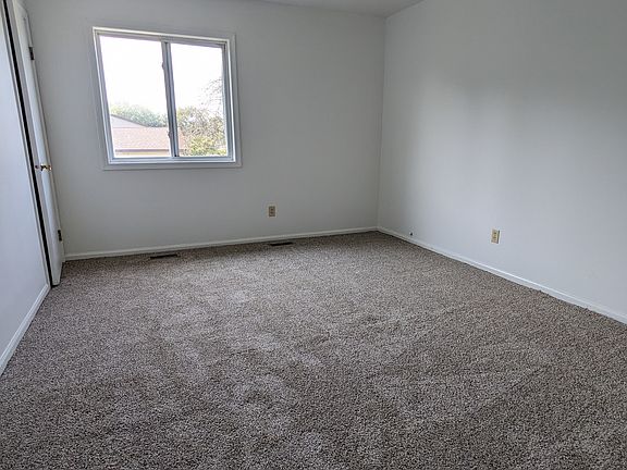 5th image of 7502 Whitcomb St #D