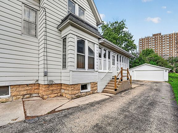 4th image of 742 S 4th St
