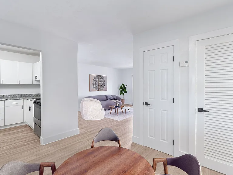 Lakeshore Presidential — Photo 30