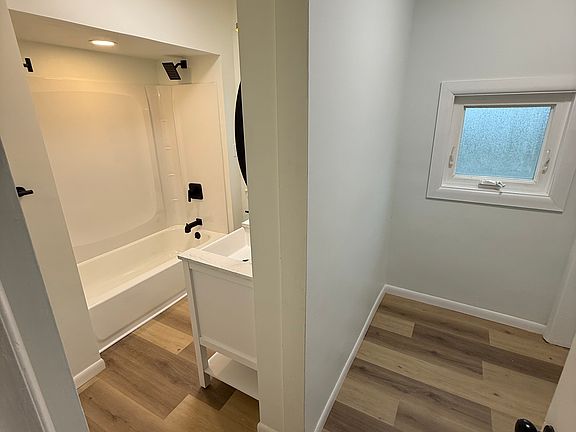 5th image of 5716 Behrwald Ave