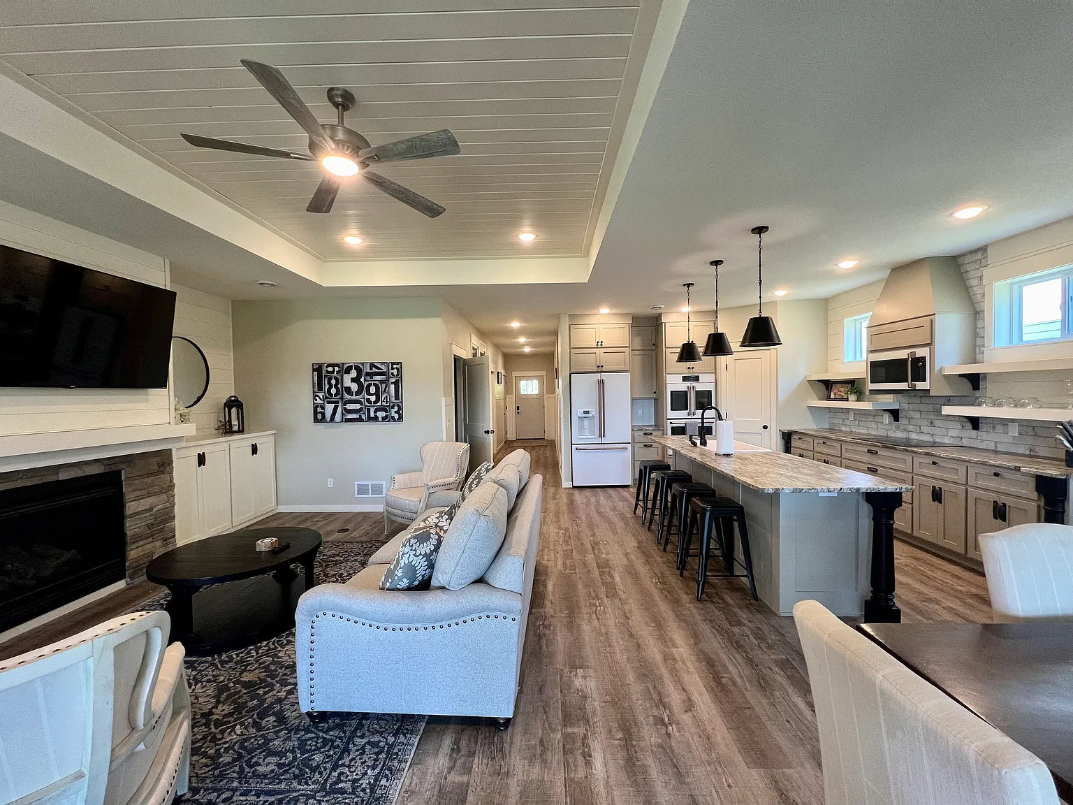 2 bed, 2260 sqft, $3,000 — Photo 2