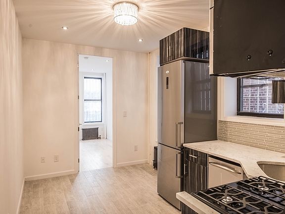 4th image of 620 E 6th St APT 15