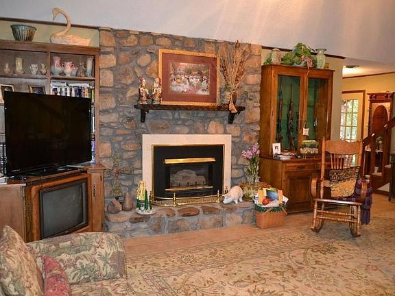 5th image of 147 Winfield Dr