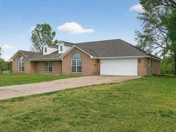 2nd image of 2 Green Meadows Dr