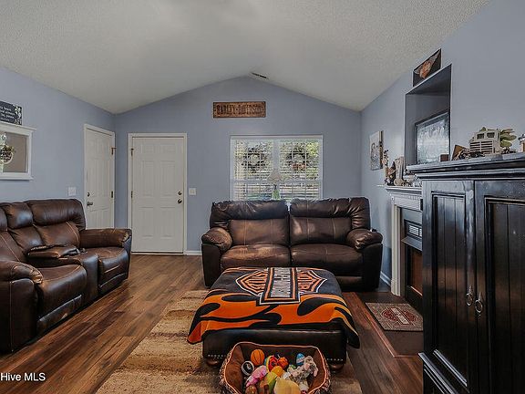 5th image of 709 Foy Avenue
