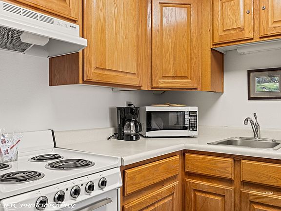 5th image of 555 Highland Dr #301