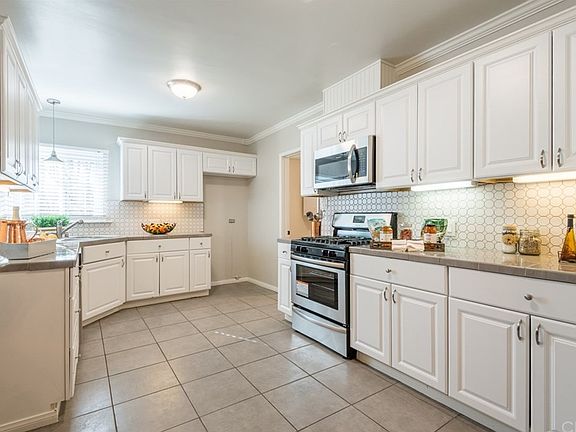 3rd image of 943 Linda Vista Dr