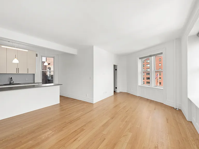 25 Charles St #5A — Photo 3