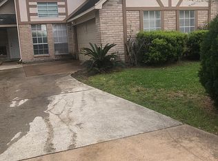 8611 Grand Knolls Dr, Houston, TX 77083
