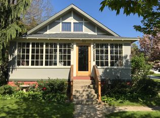 212 N Park St, Spring Lake, MI 49456