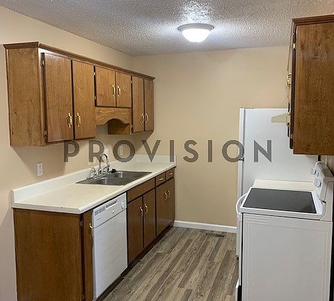 5th image of 1212 Village Way NE