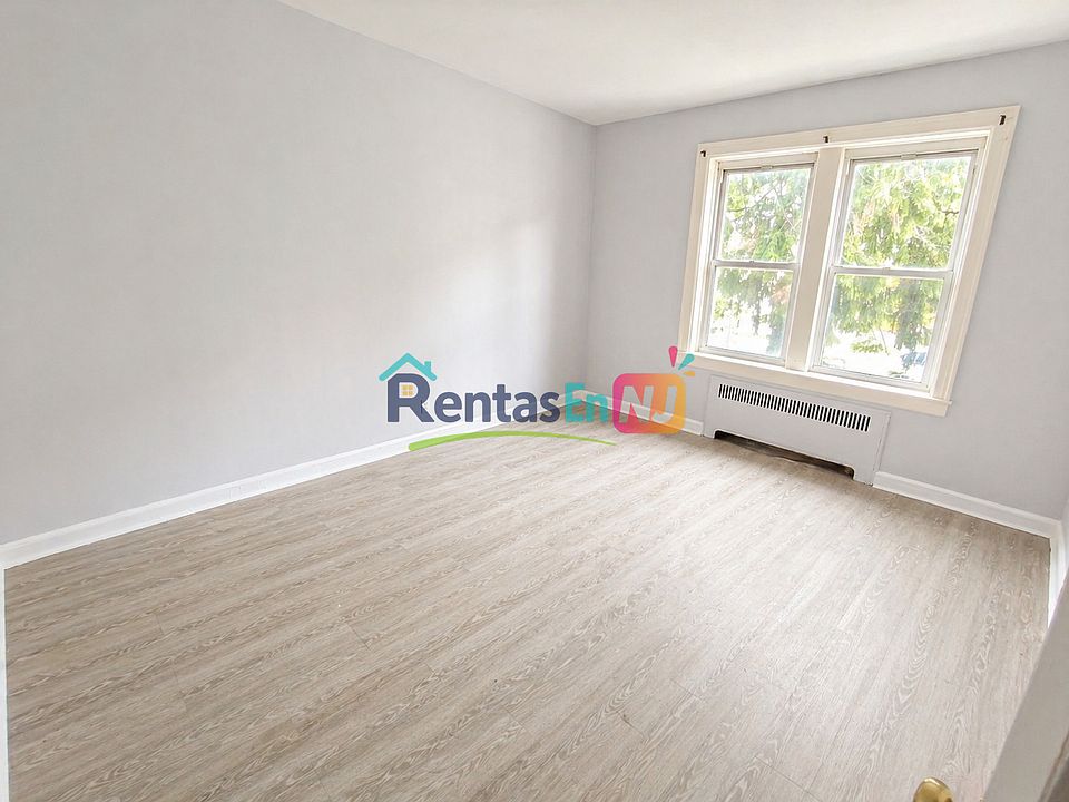 1st image of 129 Schofield St #1