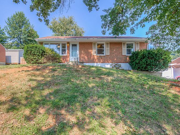 3rd image of 4764 Jacklin Dr NE
