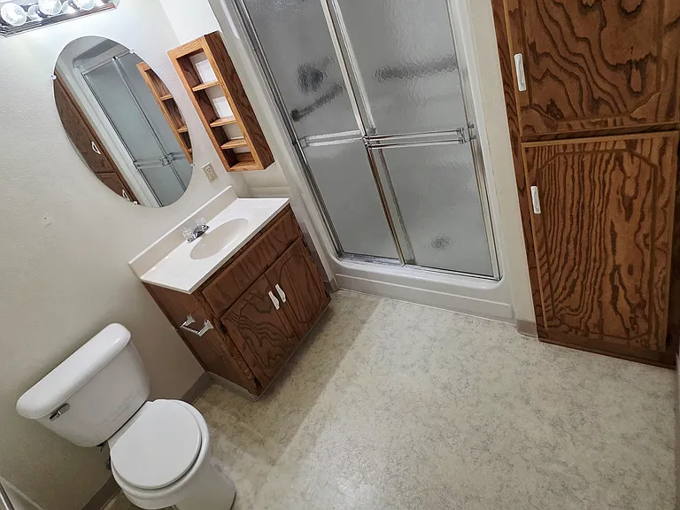 Colonial Lodge Apartments — Photo 36