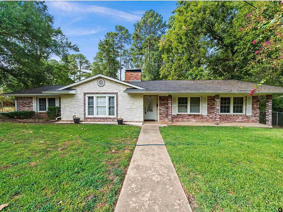 1st image of 1702 Oakwood Dr