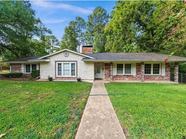 1702 Oakwood Dr, Troup, TX 75789