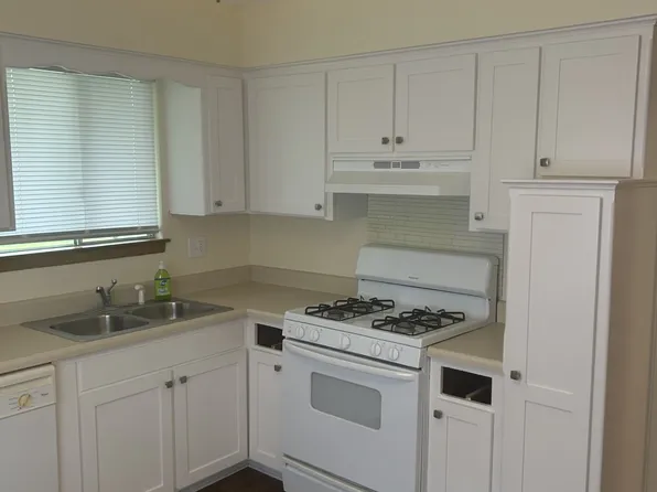 10118 W 53rd St, Shawnee, KS 66203