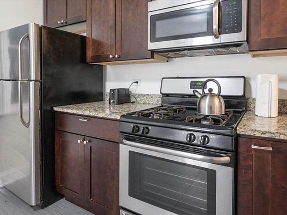 5th image of 2913 N Kedzie Ave