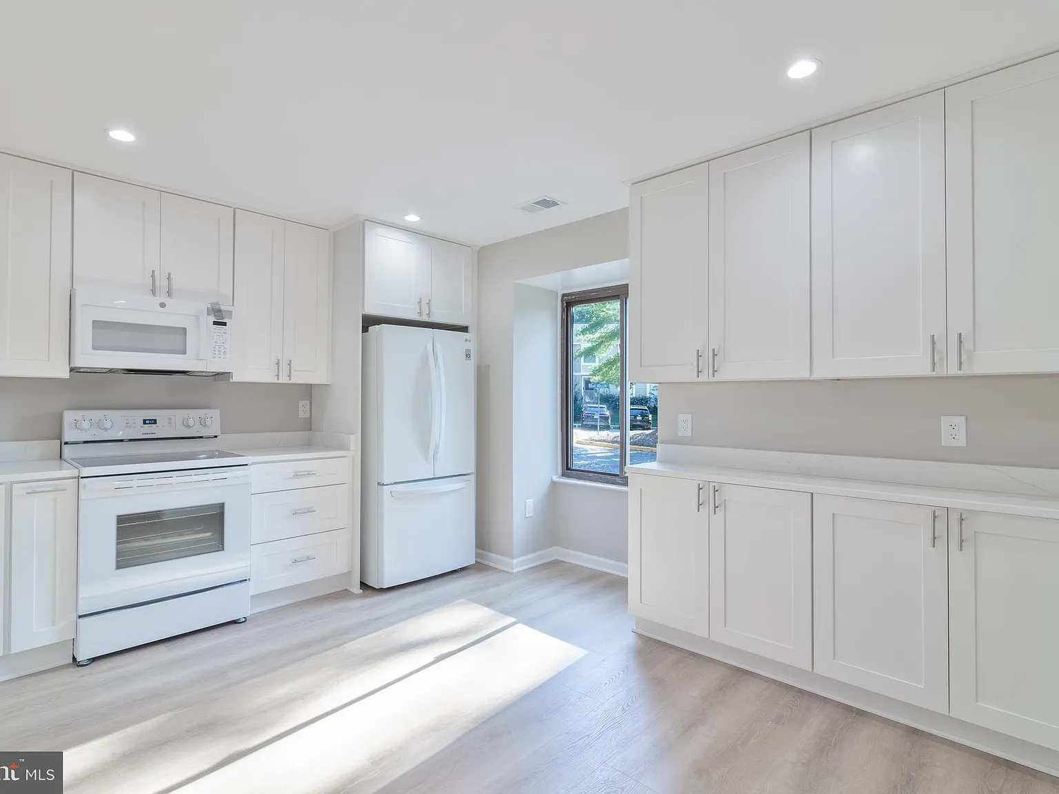 3 bed, 2.5 bath, 1428 sqft, $3,500 — Photo 4