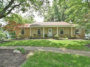 15580 Clover Ridge Dr, Chesterfield, MO 63017