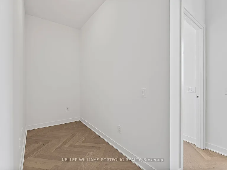11 Yorkville Ave #2907 — Photo 16