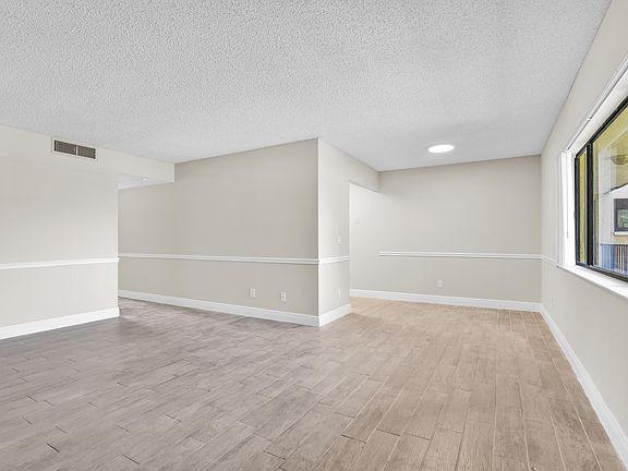 5th image of 414 Meadows Cir