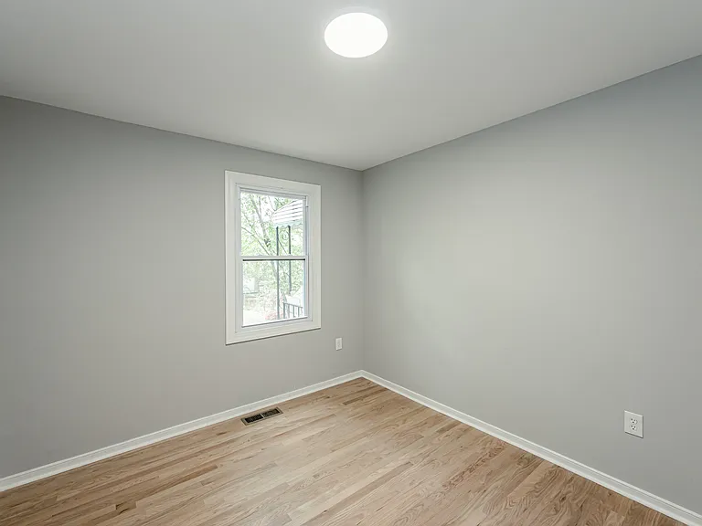 1404 Landis Dr — Photo 23