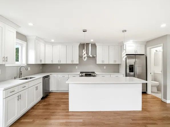 17 Crosby St #A, Webster, MA 01570
