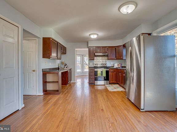 5th image of 130 Stevens Dr