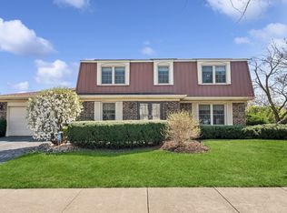 1251 Country Ln, Deerfield, IL 60015