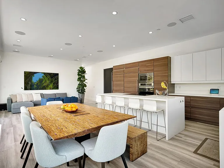 990 Alta Vista Rd — Photo 26