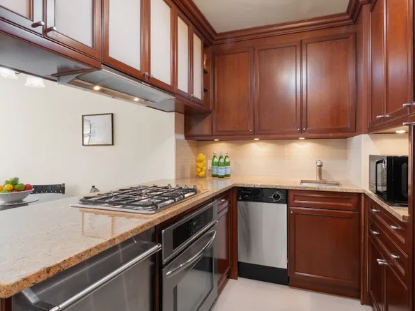 301 East 22nd Street image 4 of 5