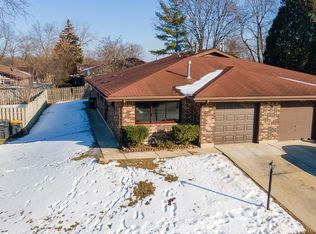 1135 Fulton Dr, Streamwood, IL 60107