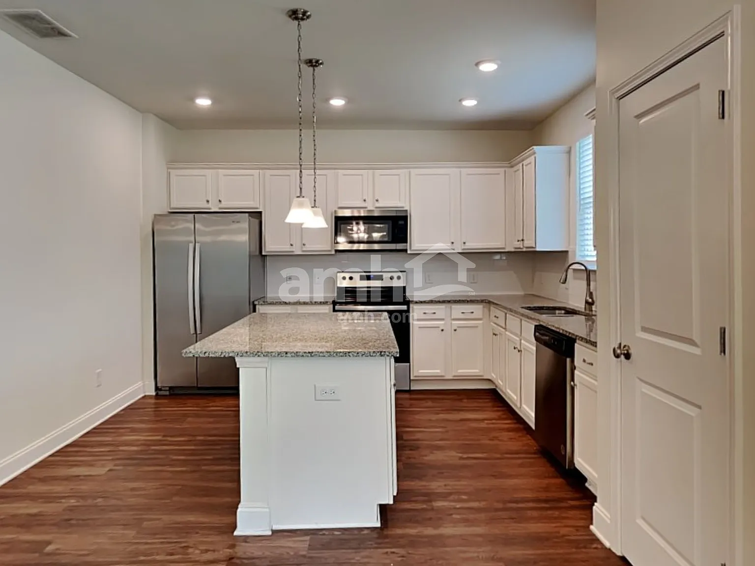 3 bed, 2.5 bath, 2040 sqft, $2,490 — Photo 3
