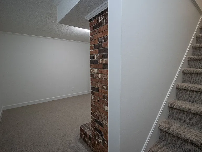1110 Slann Dr — Photo 30