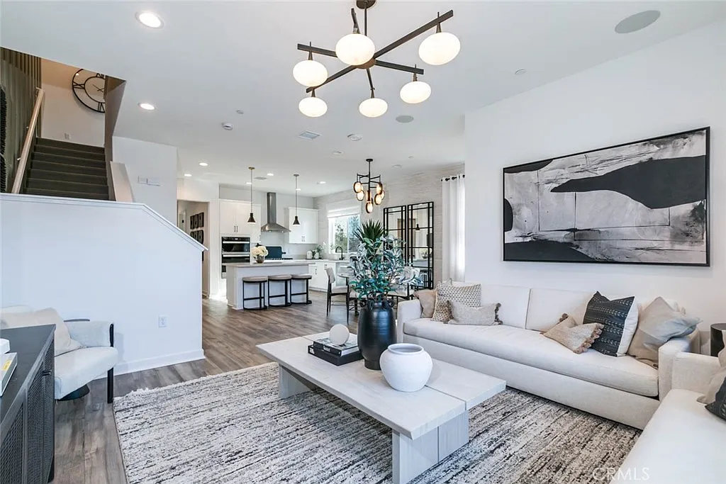 4 bed, 1977 sqft, $6,500 — Photo 3